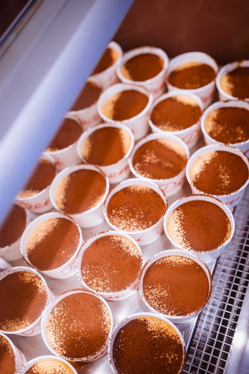 Barcelona Food Guide: Unsere Lieblingsorte in unserer Lieblingsstadt 25 Hausgemachte Tiramisù-Terrinen bei De Martini im Born, Barcelona