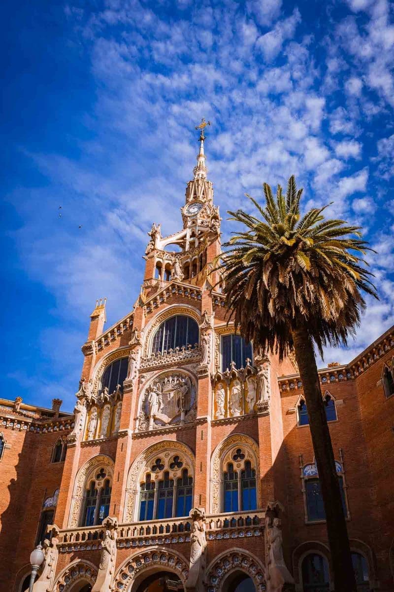 Barcelona Food Guide: Unsere Lieblingsorte in unserer Lieblingsstadt 3 Jugendstil-Fassade des Recinte Modernista de Sant Pau in Barcelona