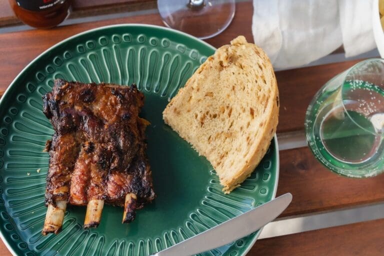 Grillen & Sommerküche: Unsere besten Rezepte für die Grillsaison 2 spareribs apfel senfmarinade | Sommer, Sonne, offenes Feuer: Hier findest du unsere besten Grillrezepte und Ideen für die Sommerküche – von zarten Spareribs über saftige Burger bis zu Salaten, Dips und frisch gebackenem Grillbrot. Alles vielfach erprobt, gelingsicher und mit dem gewissen Twist.