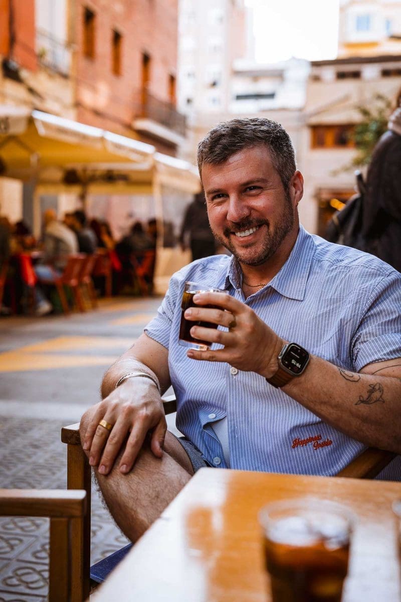 Barcelona Food Guide: Unsere Lieblingsorte in unserer Lieblingsstadt 11 Vermut auf einer Terrasse in Sant Antoni, Barcelona